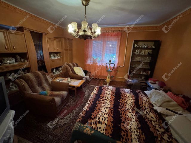 Eladó családi ház, Sárkeresztúron 18 M Ft, 3 szobás
