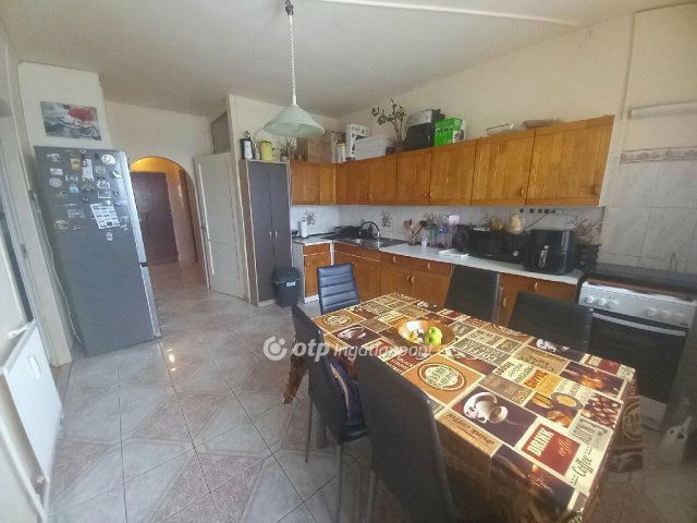 Eladó panellakás, Debrecenben 70.9 M Ft, 3 szobás