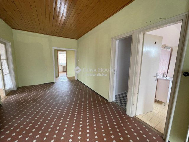 Eladó téglalakás, Nagykőrösön 30 M Ft, 3 szobás
