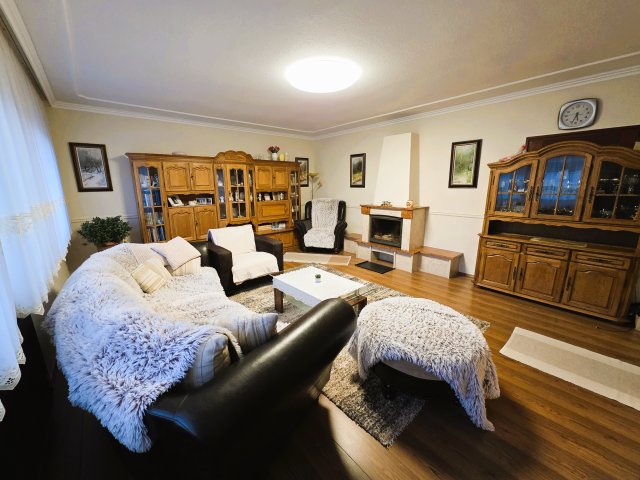 Eladó ikerház, Kiskunhalason 79.9 M Ft, 5 szobás