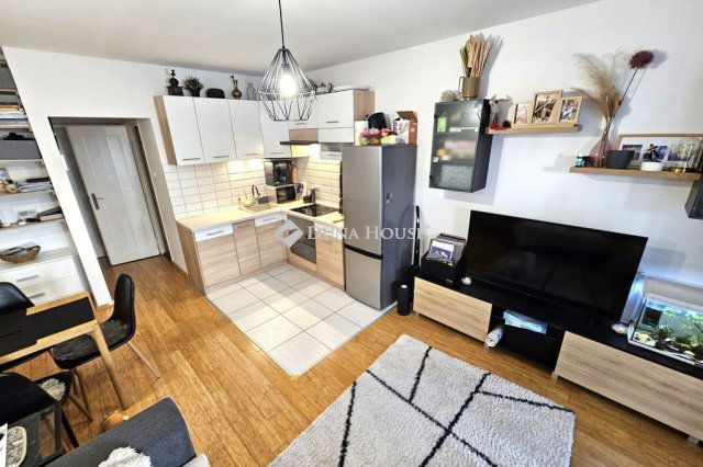 Eladó téglalakás, Veszprémben 72.9 M Ft, 3 szobás