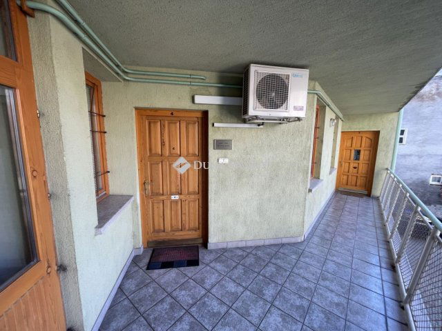 Kiadó iroda, Kecskeméten 400 E Ft / hó, 1 szobás