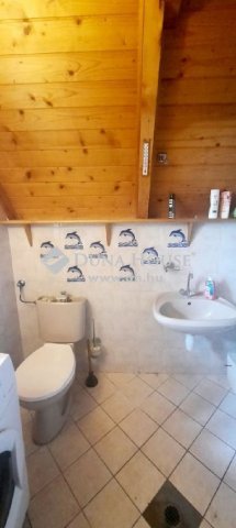 Eladó nyaraló, Sukorón 49 M Ft, 5 szobás / költözzbe.hu