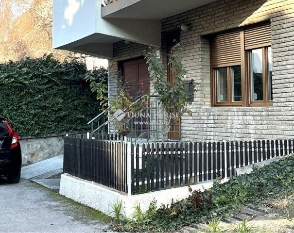 Eladó családi ház, Esztergomban 80 M Ft, 5 szobás