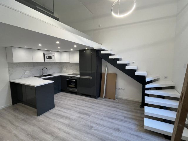 Eladó téglalakás, Budapesten, VI. kerületben, Aradi utcában