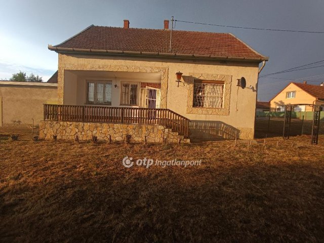 Eladó családi ház, Egyeken 16 M Ft, 4 szobás