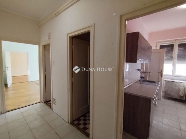 Eladó téglalakás, Szegeden 55 M Ft, 3 szobás