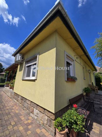 Eladó családi ház, Vácon 120 M Ft, 3 szobás