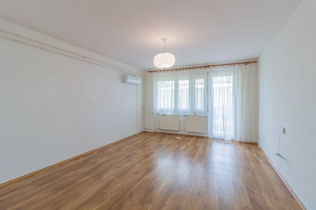Eladó panellakás, Kecskeméten 42 M Ft, 2 szobás