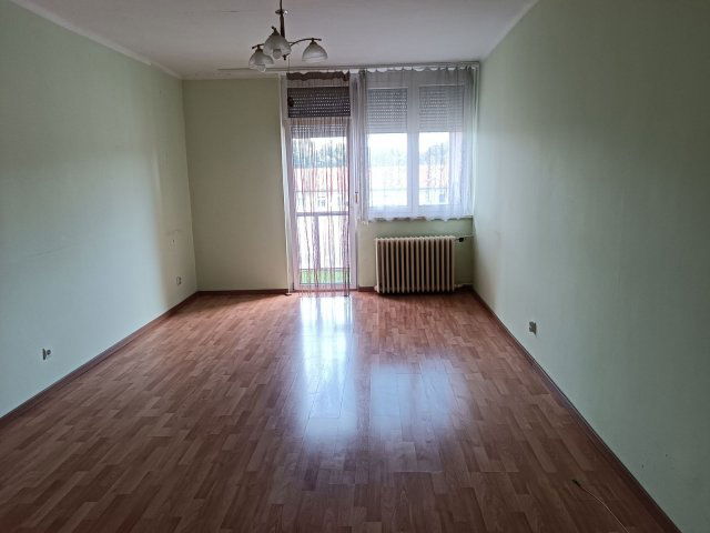 Kiadó téglalakás, albérlet, Ajkán, Kohász utcában, 2 szobás
