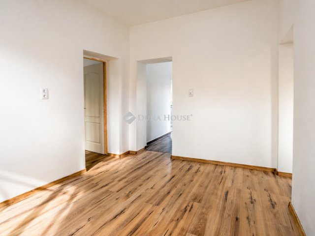 Eladó családi ház, Újszászon 35 M Ft, 5 szobás
