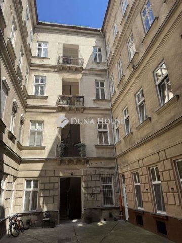 Eladó téglalakás, Budapesten, VI. kerületben 82 M Ft, 3 szobás