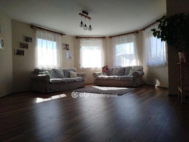 Eladó családi ház, Nagyalásonyon 51.5 M Ft
