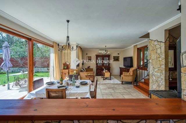 Eladó családi ház, Szentendrén 175 M Ft, 5 szobás