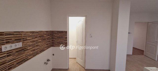 Eladó családi ház, Szigetszentmiklóson 89.5 M Ft, 2+1 szobás