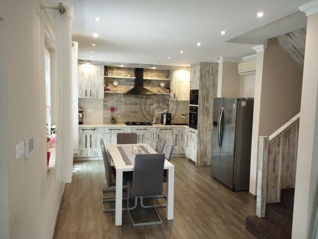 Eladó családi ház, Debrecenben 140 M Ft, 3 szobás