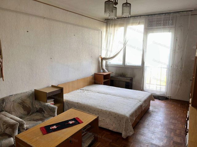 Eladó téglalakás, Szolnokon 25.5 M Ft, 2 szobás