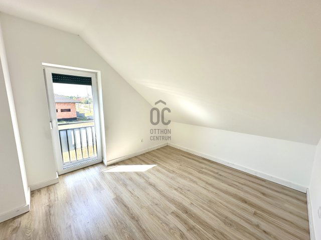 Eladó ikerház, Vácdukán 94.9 M Ft, 6 szobás