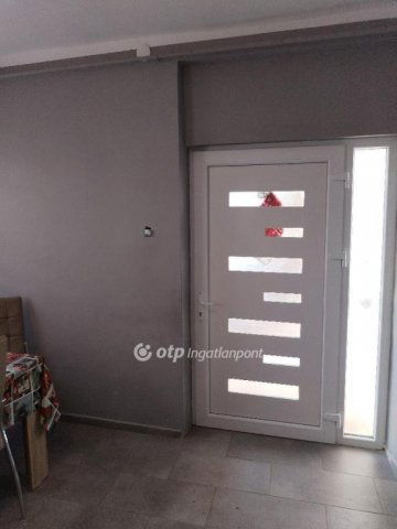 Eladó családi ház, Enyingen 25 M Ft, 2 szobás
