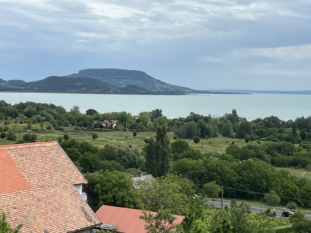 Eladó nyaraló, Balatongyörökön 140.395 M Ft, 3 szobás
