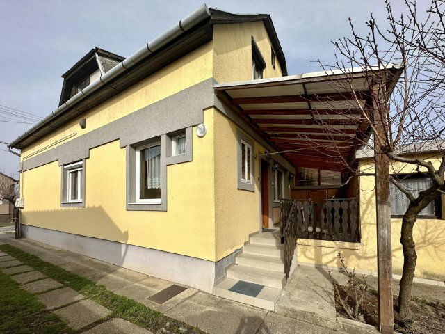 Eladó családi ház, Keszthelyen 75 M Ft, 6 szobás