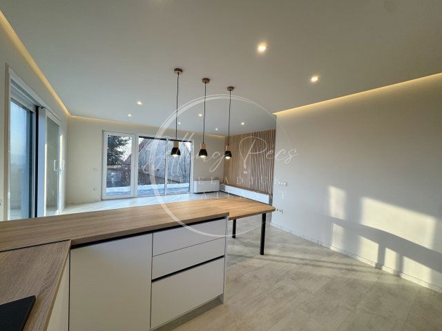 Eladó családi ház, Pécsett 119.99 M Ft, 3 szobás