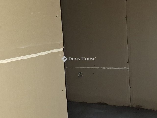 Eladó téglalakás, Neszmélyen 27 M Ft, 1 szobás