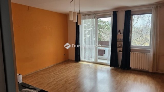 Eladó panellakás, Veszprémben 49.9 M Ft, 2 szobás