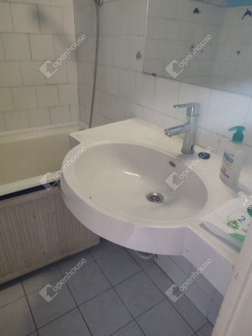 Eladó panellakás, Tatabányán 44.9 M Ft, 3 szobás