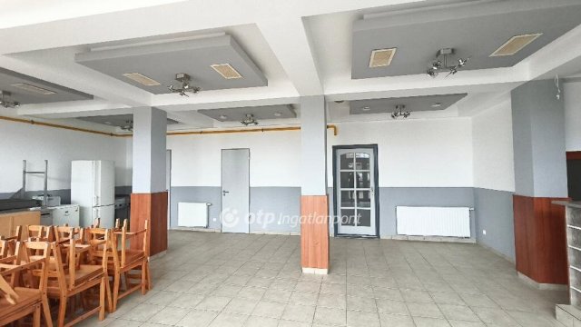 Eladó ipari ingatlan, Dunaújvárosban 199 M Ft