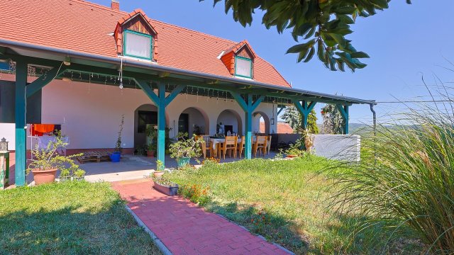 Eladó családi ház, Cserszegtomajon 155 M Ft, 4 szobás