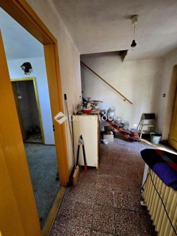 Eladó családi ház, Pécsett 88.9 M Ft, 3 szobás