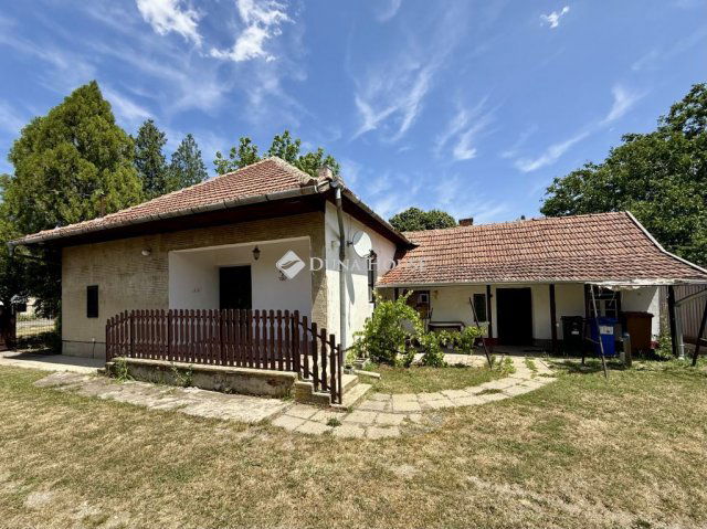 Eladó családi ház, Békésen 22.9 M Ft, 2 szobás