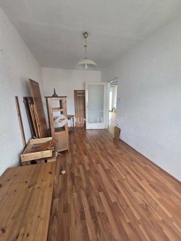 Eladó panellakás, Pécsett 57.9 M Ft, 3 szobás