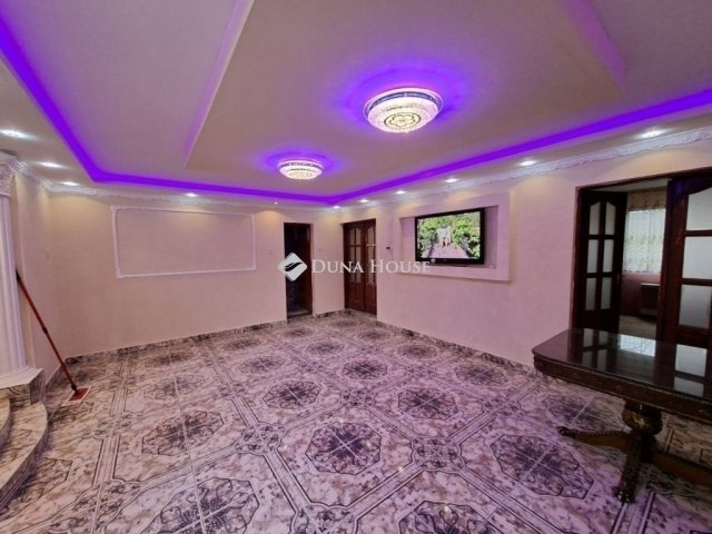 Eladó családi ház, Gödöllőn 69.9 M Ft, 8 szobás