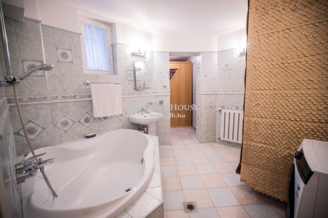 Eladó családi ház, Budapesten, II. kerületben 455 M Ft, 6 szobás