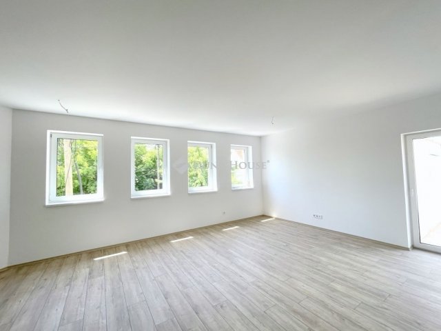 Eladó téglalakás, Kecskeméten 99.9 M Ft, 4 szobás