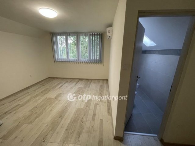 Eladó családi ház, Balatonbogláron 399 M Ft, 12 szobás