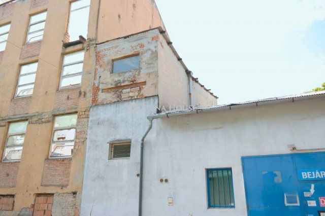Eladó ipari ingatlan, Budapesten, XXI. kerületben 59.9 M Ft
