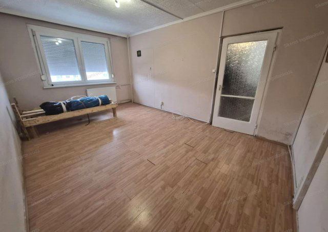 Eladó panellakás, Tatabányán 34.99 M Ft, 1+1 szobás