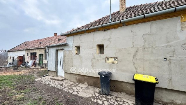 Eladó családi ház, Marcaltőn 20.9 M Ft, 4 szobás