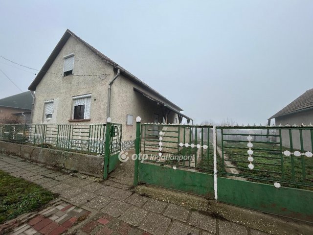 Eladó családi ház, Egyeken 10.5 M Ft, 3+1 szobás