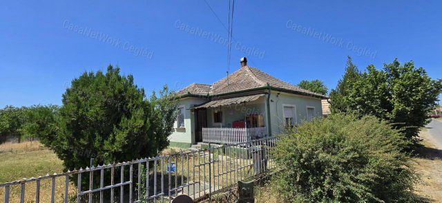 Eladó családi ház, Farmoson 16 M Ft, 2 szobás