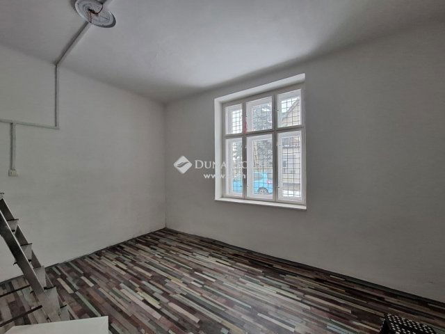 Eladó üzlethelyiség, Budapesten, XVI. kerületben 75 M Ft