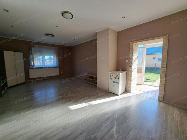 Eladó családi ház, Napkoron 22 M Ft, 2 szobás