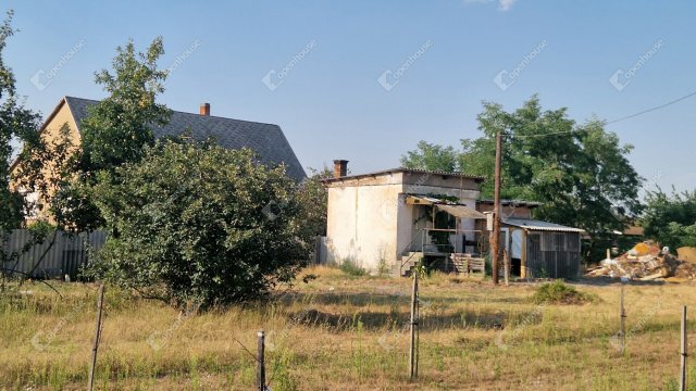 Eladó családi ház, Kisbéren 11.9 M Ft, 1 szobás