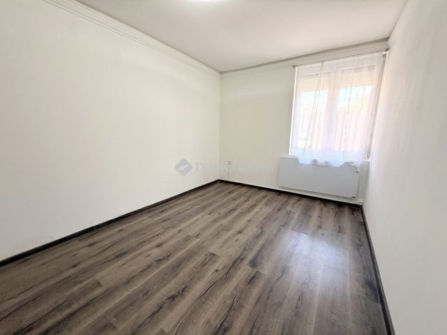 Eladó családi ház, Budapesten, XVIII. kerületben 45 M Ft
