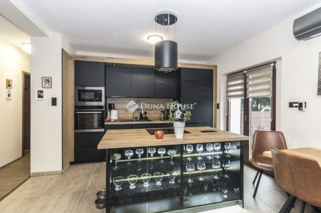 Eladó családi ház, Szombathelyen 119.9 M Ft, 4+2 szobás