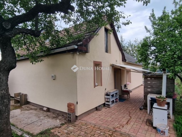 Eladó családi ház, Balatonalmádiban 89.9 M Ft, 4 szobás