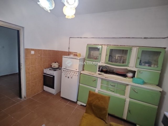 Eladó családi ház, Úrin 49 M Ft, 3 szobás